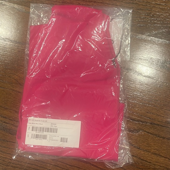 7" High-Waist Biker Short - Picture 5 of 5